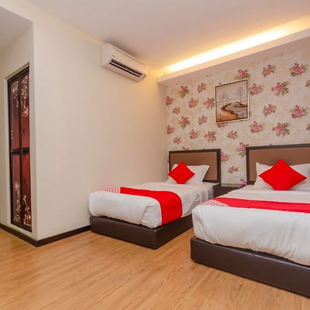 Super Oyo 1214 Oro Hotel Kluang Esterno foto